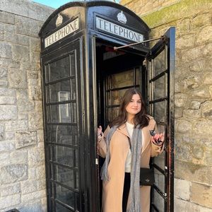 Meet your Posher, Eleni